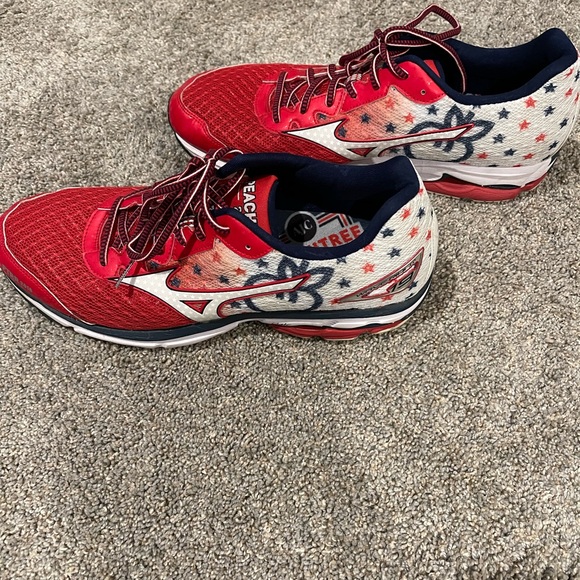 Mizuno Waverider 49th Peachtree Road Race Commemorative Athletic Running Shoes - Picture 5 of 6